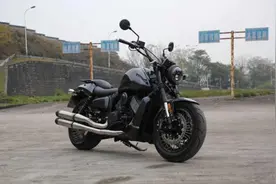 重庆摩疆巡航车，900排量马力57匹，28L油箱，无钥匙启动图片