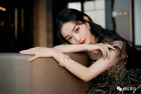 时尚资源开挂的赵丽颖，抹上大红唇就能美到开挂了吗？图片