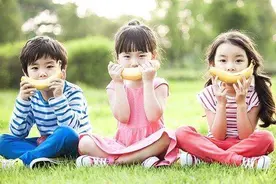 东方时评丨鼓励“三胎生育”的社会政策多多益善图片