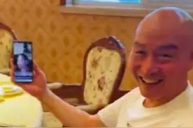 康熙微服私访记主演重聚，小桃红变化大认不出，三德子养鸡成富豪图片