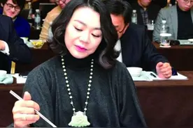 “恶人千金”赵显娥：曾大闹飞机遭判刑，后非法用工被请去喝茶图片