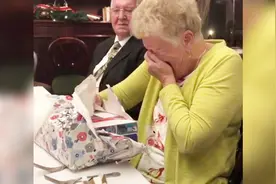 “游戏迷”奶奶80岁生日收到Switch 拆礼物时喜极而泣视频封面