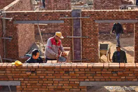 农村“怪相”：房子建好却不装修，也不住人，为啥？是后悔了吗？图片