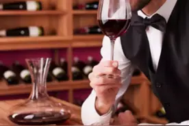 买红酒时，内行只看这4处，红酒好不好，一看就知道，涨知识了图片