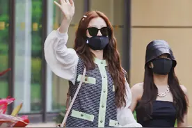 虞书欣旁边的辣妹竟是安崎！157cm小个子女孩怎么穿？学学小辣椒图片