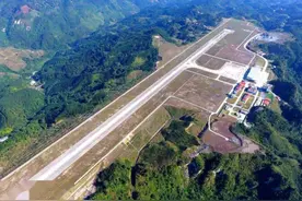 中国建成“空中航母”，耗时4年烧了85亿，炸平65座山头够霸气图片