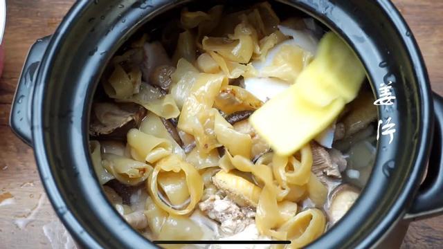 海底椰花胶响螺鸡脚汤 2026年花胶响螺片海底椰煲鸡汤的做法