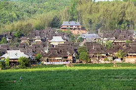 云南边境上美丽的小城图片