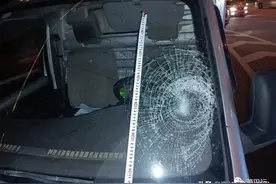 莆田城厢区：外卖小哥骑电摩逆行，瞬间被撞飞图片