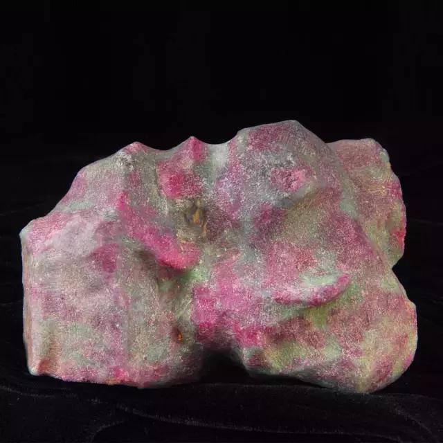 天然黄焦胶花水晶 2026年黄胶花水晶是什么