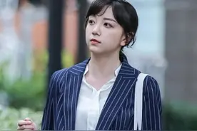 高考400多分，移民之后成了北大博士？应聘名校遭学生和网友抵制图片