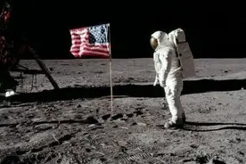 阿波罗计划的登月第一人，曾是美海军试飞员，还是最优秀的鹰童军图片