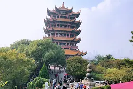 黄鹤楼公园，武汉市的著名网红地，风景如画，游客争相排队打卡图片