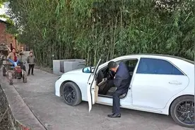 农村再现“怪象”：买车的和没买车的差别很大，网友：太现实图片