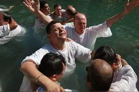 巴西有多开放？中国游客到了之后被邀一起“洗澡”，一脸错愕图片