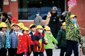 “5+2”收费标准出炉，2元/小时收费遭家长“抵制”，蹬鼻子上脸图片