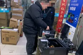 朋友组装三十套电脑，十几万的电脑只想付我三成，我该怎么对付？图片