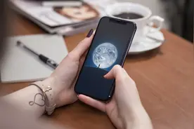 终于！微信正式版群聊可折叠：满屏群信息成为历史图片