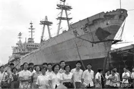 跃进号首航撞上苏岩礁：1958年11月26日第1艘万吨轮下水图片