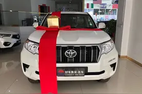 新款丰田霸道提车作业：对比2700，选4.0图片