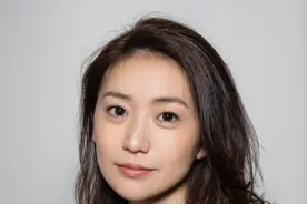 32岁日本国民女神官宣结婚！和小2岁丈夫因戏生情，两人秘恋一年图片