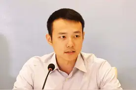 被霍英东严格教育，被马云认可的霍启文为何是霍家未来的继承人？图片