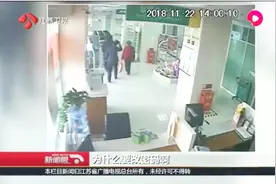 两名老人来银行改密码，工作人员多问了几句，没想到发现了大问题