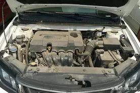 发动机再脏也不能直接用水冲！教你正确做法，清洗干净不伤车图片