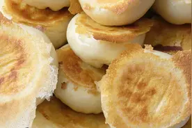 这才是水煎包正确的做法，外皮酥脆，内里松软，6岁孩子直呼好吃