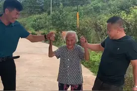 全县“最大网红”！这位102岁奶奶火了图片