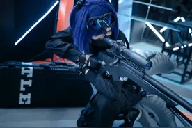 上届CP漫展海猫去出COS，这届漫展被做成“埃及艳后”看板图片