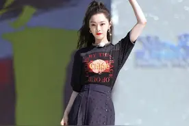 跑男时装秀，宋轶甜美，张天爱酷飒，何穗才是“狠角色”图片