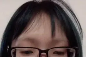 抖音“眼镜妹”因化妆走红摘下眼镜却秒变脸网友这是开特效了吗？图片