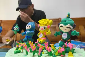 82岁“面塑爷爷”，用粘土捏出了一屋子的亚运吉祥物图片