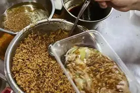 广东这家不起眼的小吃店，食客坐冰箱上吃，凭啥连续三年上必吃榜图片