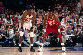 两次总决赛却一无所获，NBA里的悲情英雄—尤因图片