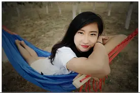 吊床上的女孩图片