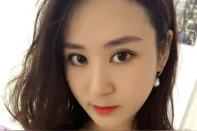 拥有迷人大长腿和马甲线，超爱瑜伽的梁淞婷，温婉优雅气质好图片