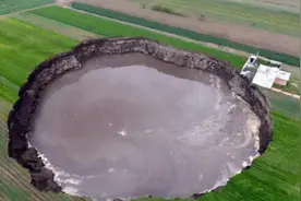 墨西哥“天坑”之谜解开了！不奇怪，是我国云贵川地区常见的现象图片