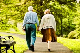 为什么有些老人都七老八十了，还想找老伴？过来人告诉你真实原因图片