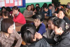 老教师开班被举报，退休教师能否有偿补课？有关部门做出回应图片