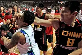 时隔10年朱芳雨回应“朱八拳”：打架非最好解决方式，是反面教材图片