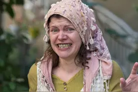 中世纪的欧洲女性的一天是怎样的？外国网友体验了一番图片