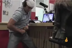 男子创造拉裤链吉尼斯纪录，30秒狂拉204次，这记录有什么用？图片