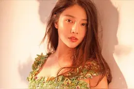 徐冬冬新剧造型惹争议，旗袍配丝袜镜头感十足，网友：人间值得图片