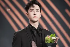 王一博拍戏一个月频繁请假，比轧戏更可怕，粉丝哭诉喜欢你好痛苦图片