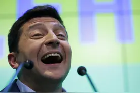 鹰酱和灰熊：二毛，国际游戏的水太深了，你把握不住，听哥的话图片