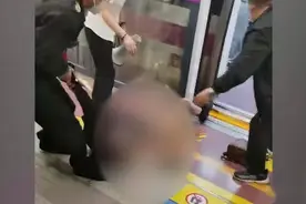 【法治热点早知道】地铁安保人员拖拽女乘客，致其衣衫不整？警方介入，各方回应！图片