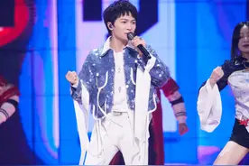 双12晚会翻车：运镜被吐槽像喝了假酒，周深又一次打脸idol图片