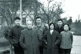 比中央军还富的新四军七师，普通士兵每个月10元，还有三条香烟图片